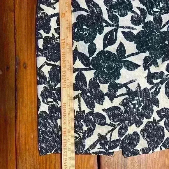 Ann Taylor Pencil Skirt. Size 12. Navy/white pattern - Picture 6 of 6